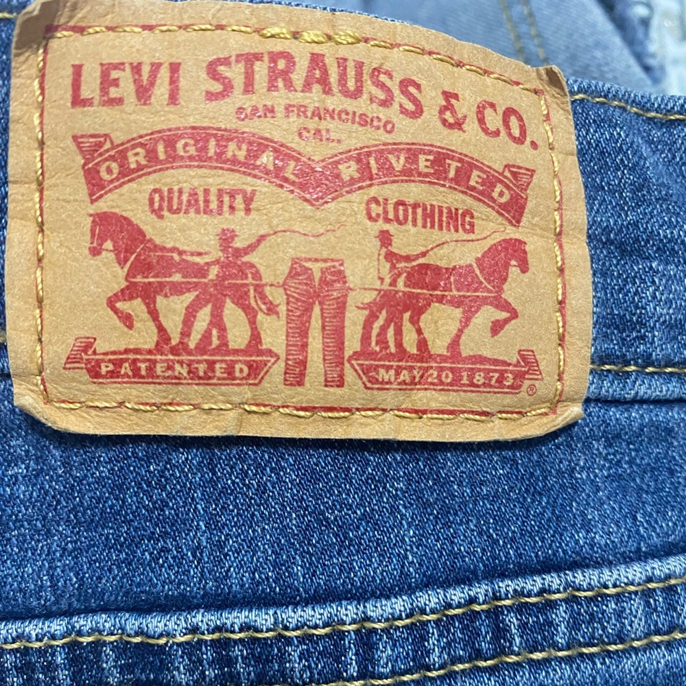 Levi Strauss & Co Classic Straight Jeans - Picture 3 of 8